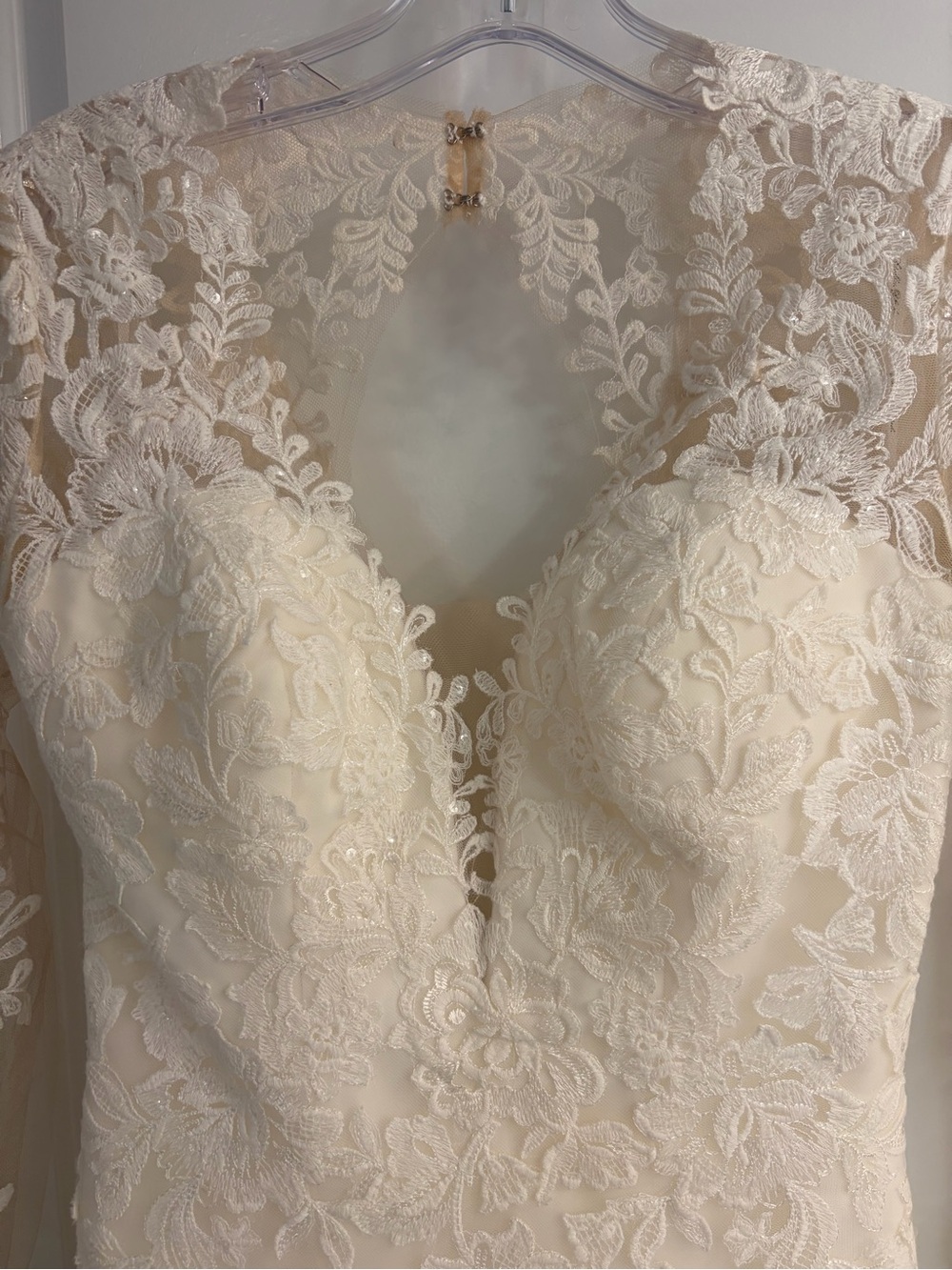 Stella York Ivory Lace Wedding Dress (6764CR) - Picture 3 of 12